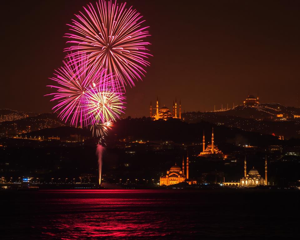 Silvester Feuerwerk Istanbul Bosporus